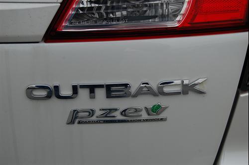 Subaru Outback 2010 photo 1