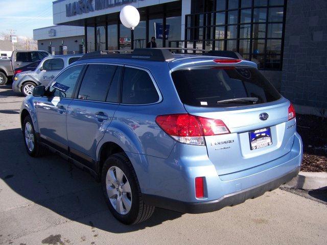Subaru Outback 2010 photo 2