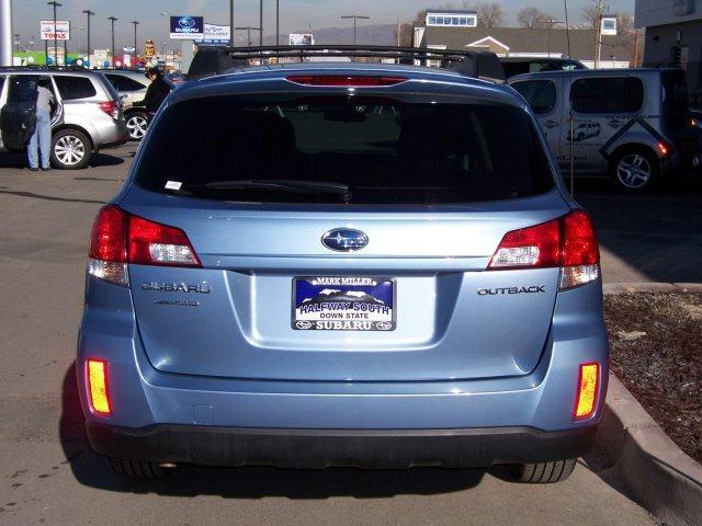 Subaru Outback 2010 photo 3