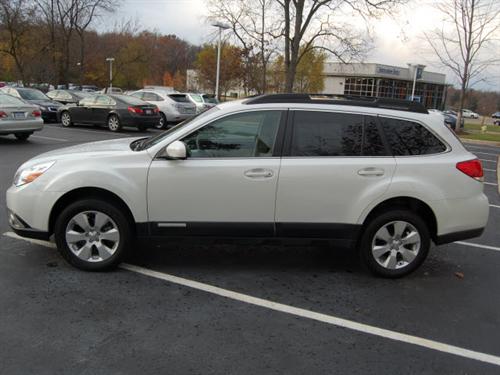 Subaru Outback 2010 photo 1