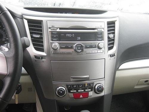 Subaru Outback 2010 photo 2