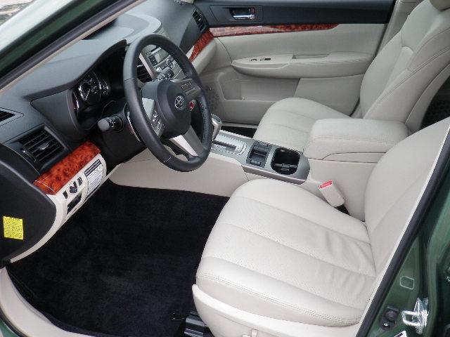 Subaru Outback 2010 photo 2