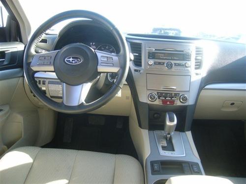 Subaru Outback 2010 photo 1