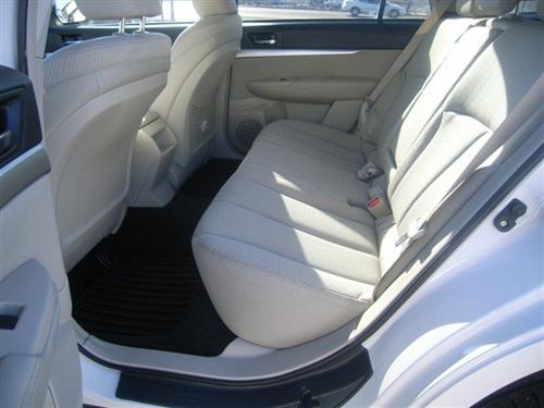 Subaru Outback 2010 photo 2