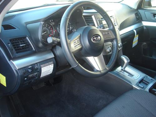 Subaru Outback 2010 photo 2