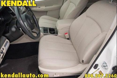 Subaru Outback 2010 photo 2