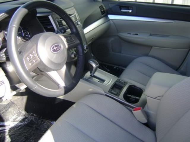 Subaru Outback 2010 photo 3