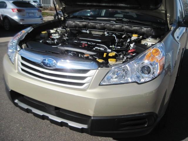 Subaru Outback 2010 photo 3