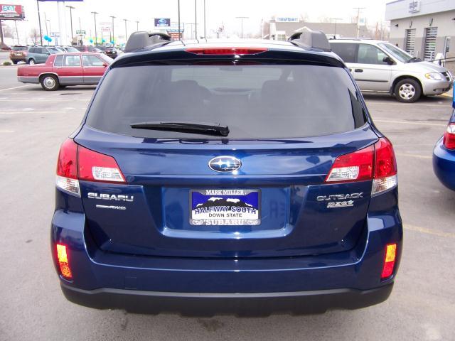 Subaru Outback 2010 photo 3