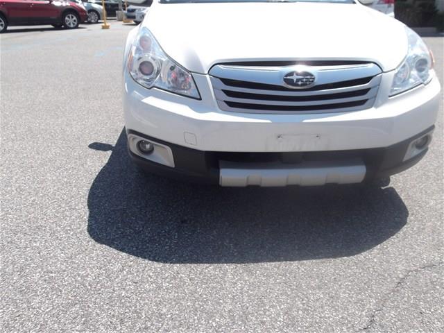 Subaru Outback 2010 photo 3