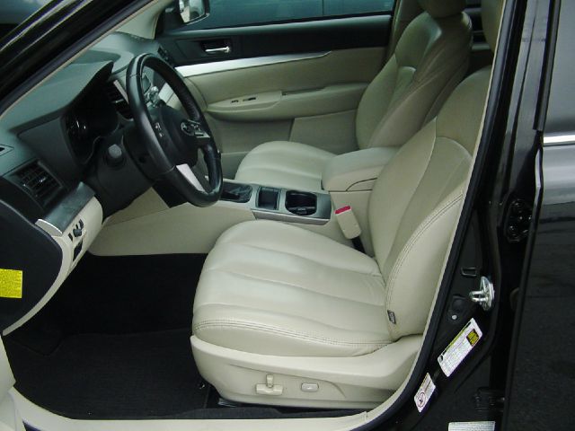 Subaru Outback 2010 photo 1