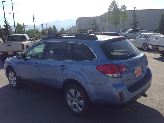 Subaru Outback 2010 photo 2