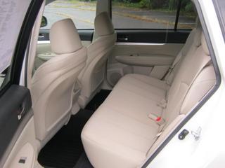 Subaru Outback 2010 photo 2