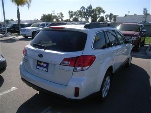 Subaru Outback 2010 photo 2