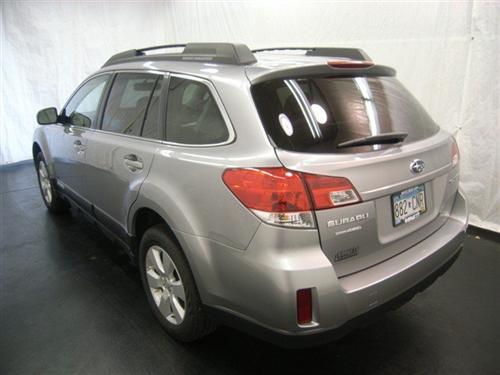 Subaru Outback 2010 photo 2
