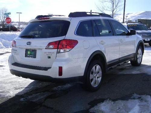 Subaru Outback 2010 photo 2