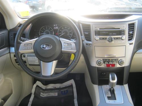 Subaru Outback 2010 photo 2