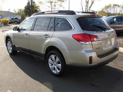 Subaru Outback 2010 photo 2