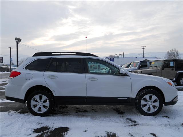 Subaru Outback 2010 photo 1