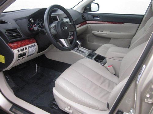 Subaru Outback 2010 photo 2