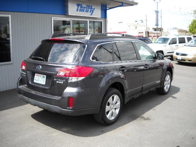 Subaru Outback 2010 photo 1
