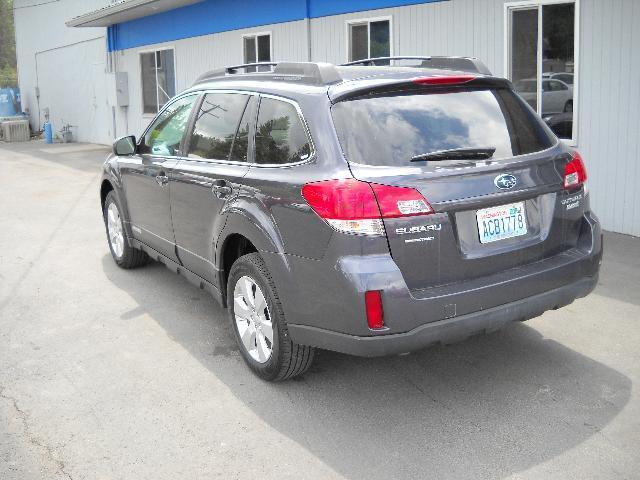 Subaru Outback 2010 photo 2