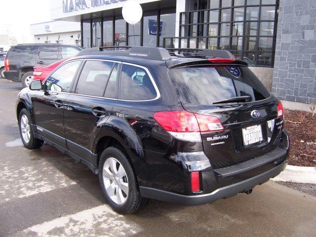 Subaru Outback 2010 photo 2