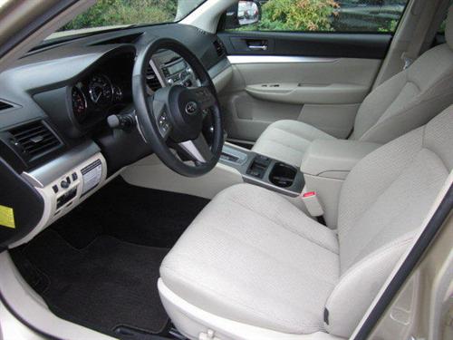 Subaru Outback 2010 photo 2