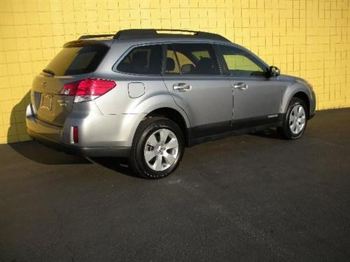 Subaru Outback 2010 photo 2