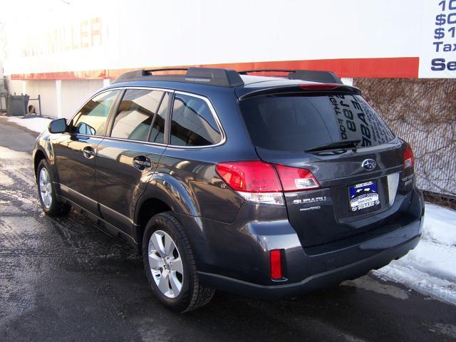 Subaru Outback 2010 photo 2