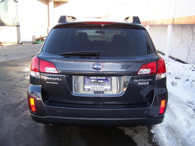 Subaru Outback 2010 photo 3
