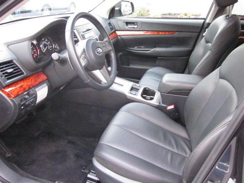Subaru Outback 2010 photo 2