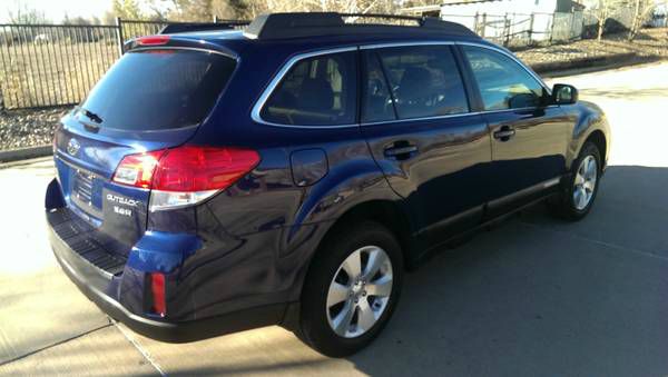 Subaru Outback 2010 photo 3