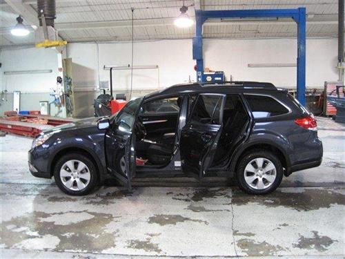 Subaru Outback 2010 photo 2