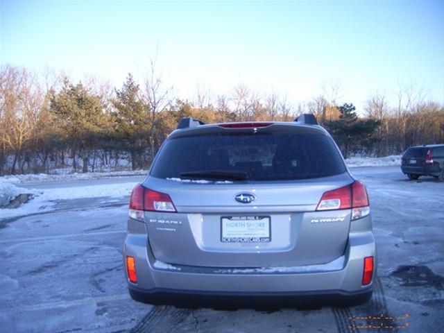 Subaru Outback 2010 photo 2