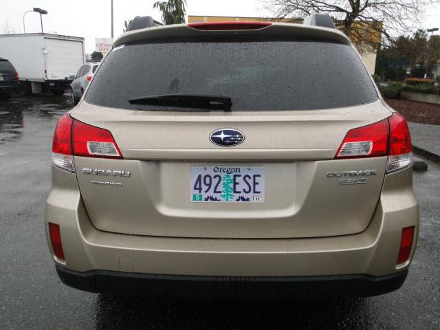 Subaru Outback 2010 photo 2