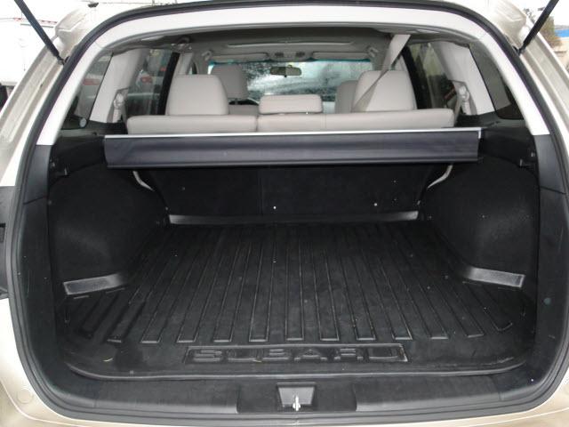 Subaru Outback 2010 photo 3
