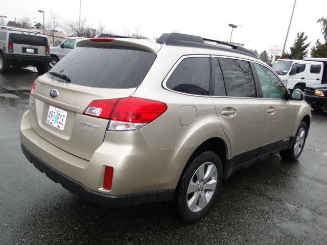Subaru Outback 2010 photo 4