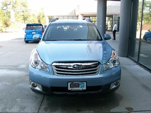 Subaru Outback 2010 photo 2