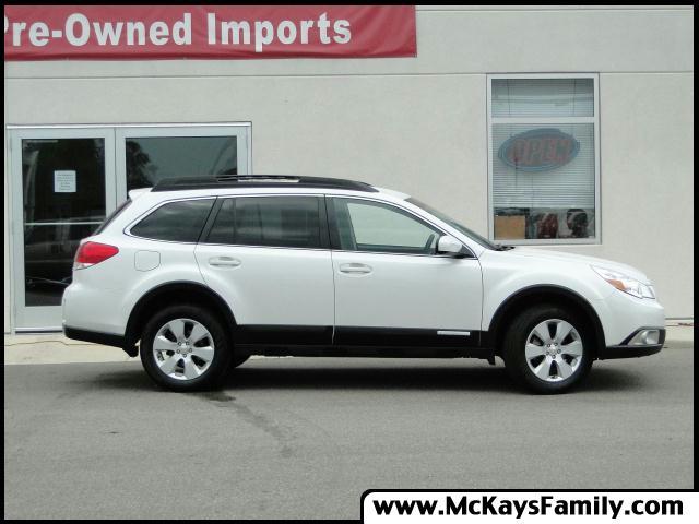 Subaru Outback 2010 photo 1