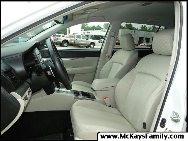 Subaru Outback 2010 photo 4