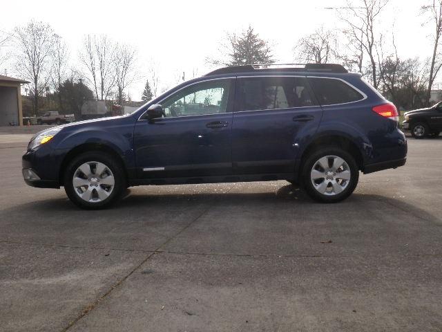 Subaru Outback 2011 photo 1