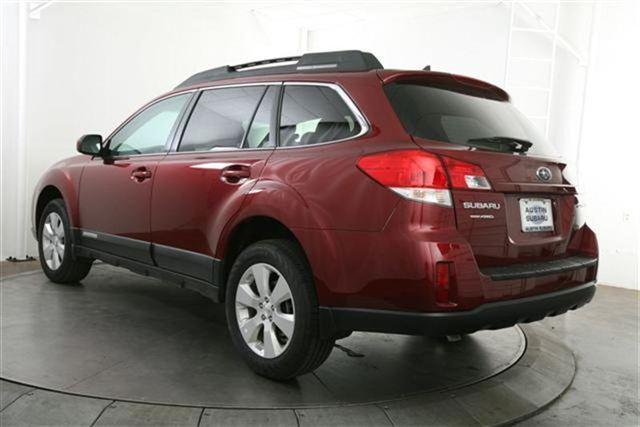 Subaru Outback 2011 photo 1