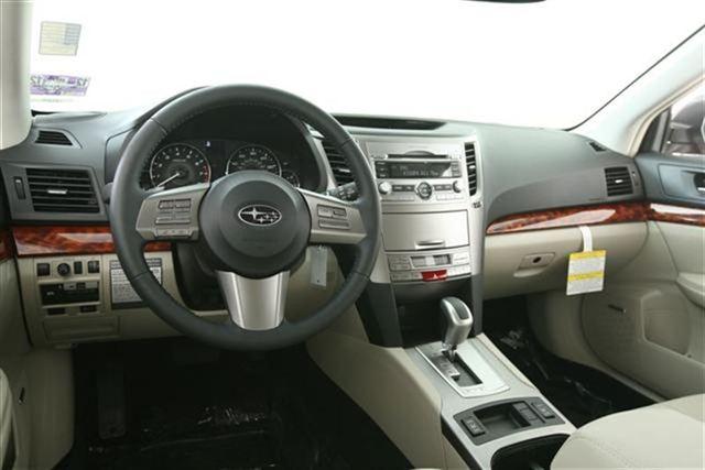 Subaru Outback 2011 photo 2