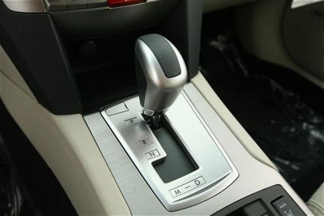 Subaru Outback 2011 photo 4