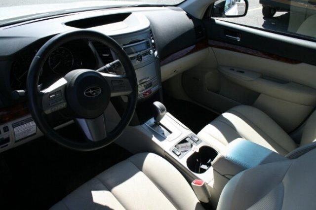 Subaru Outback 2011 photo 4