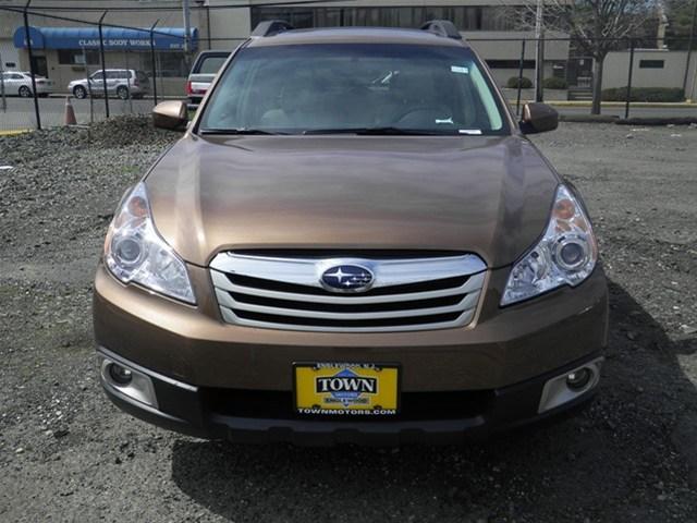 Subaru Outback 2011 photo 1
