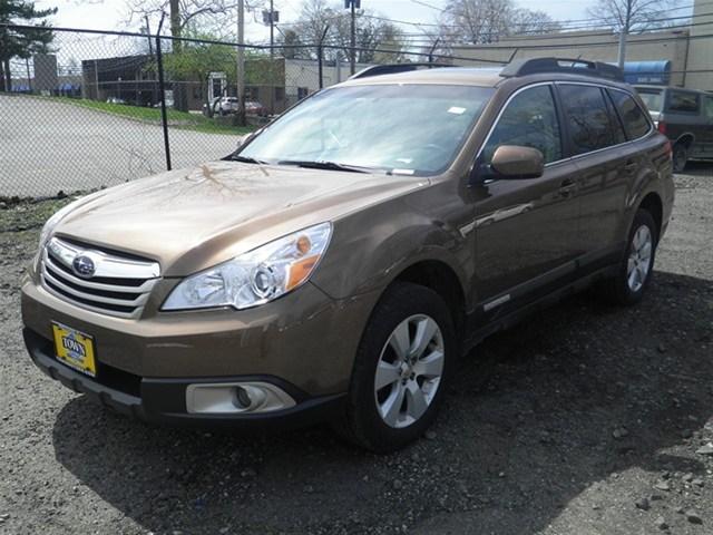 Subaru Outback 2011 photo 2