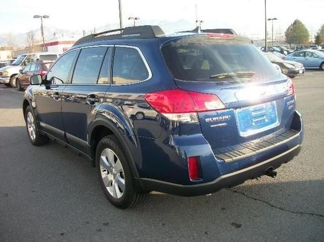 Subaru Outback 2011 photo 4