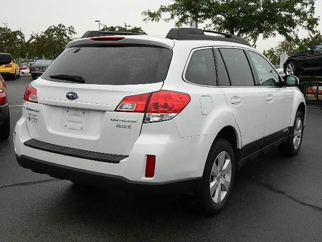 Subaru Outback 2011 photo 1